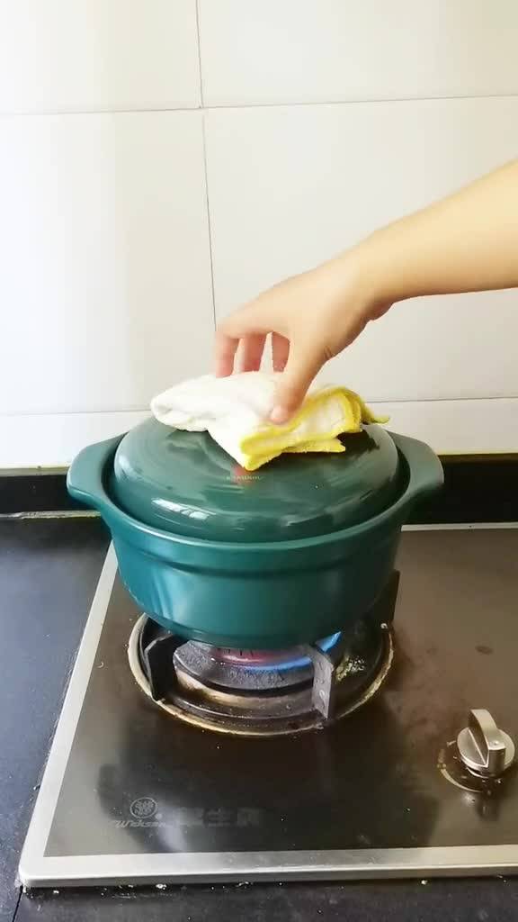 砂鍋 顏值與實(shí)力兼?zhèn)涞膹N房網(wǎng)紅，如何選對(duì)耐住冰火考驗(yàn)的好廚具？